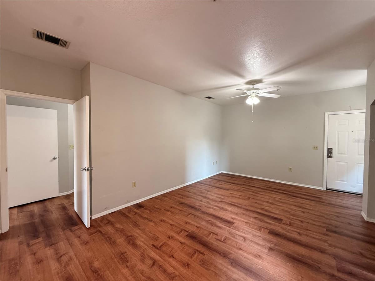 102 VISTA VERDI CIRCLE — photo 26 of 38
