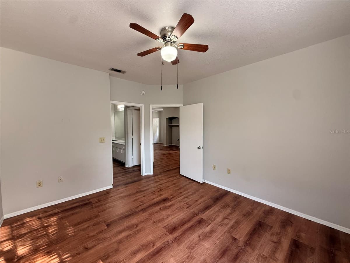 102 VISTA VERDI CIRCLE — photo 16 of 38