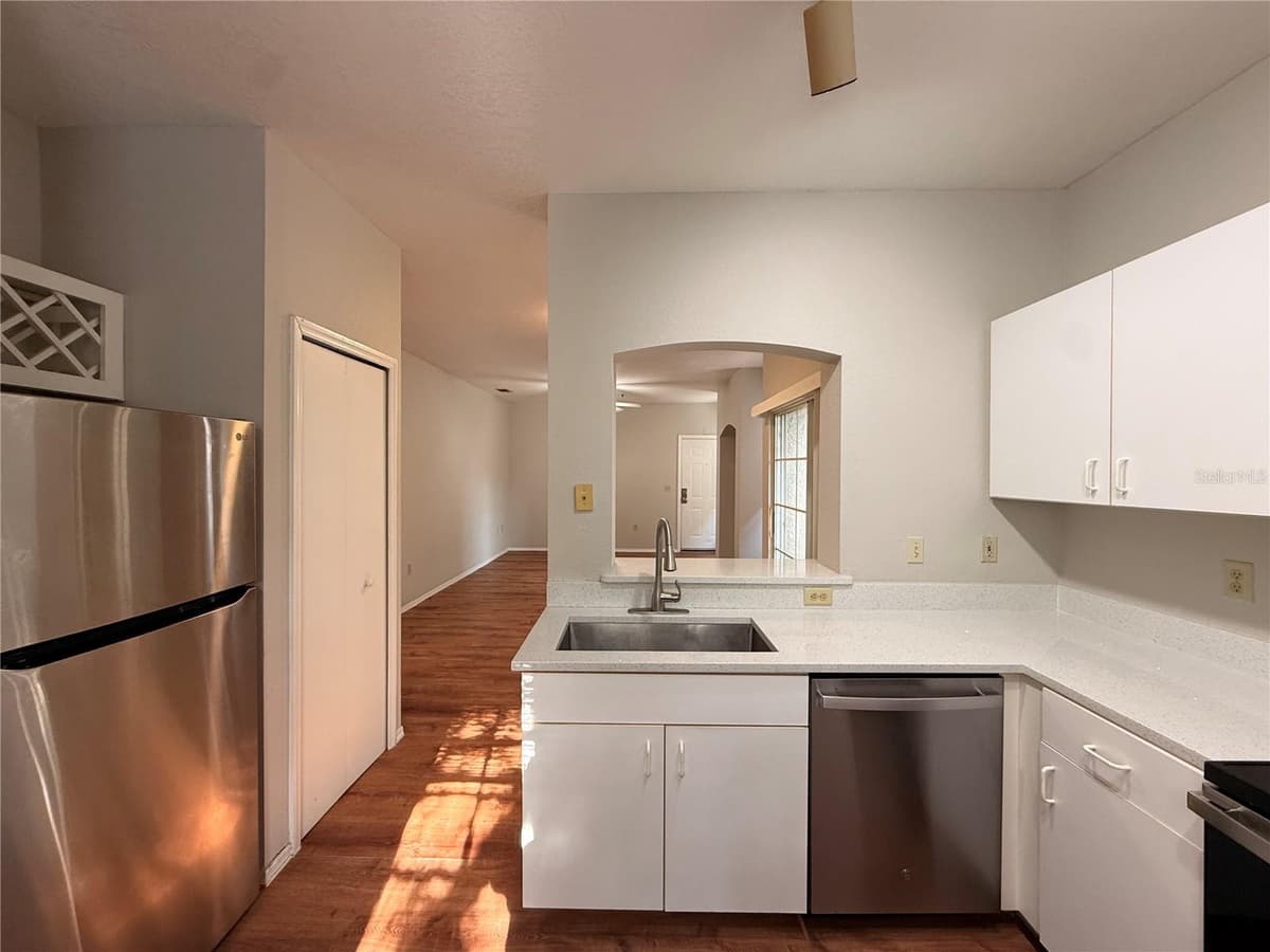 102 VISTA VERDI CIRCLE — photo 12 of 38