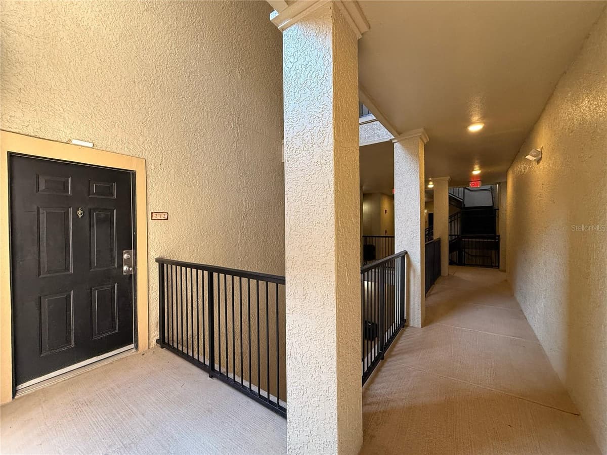 102 VISTA VERDI CIRCLE — photo 3 of 38