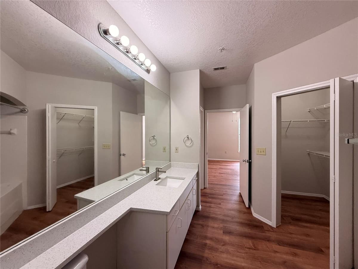 102 VISTA VERDI CIRCLE — photo 24 of 38