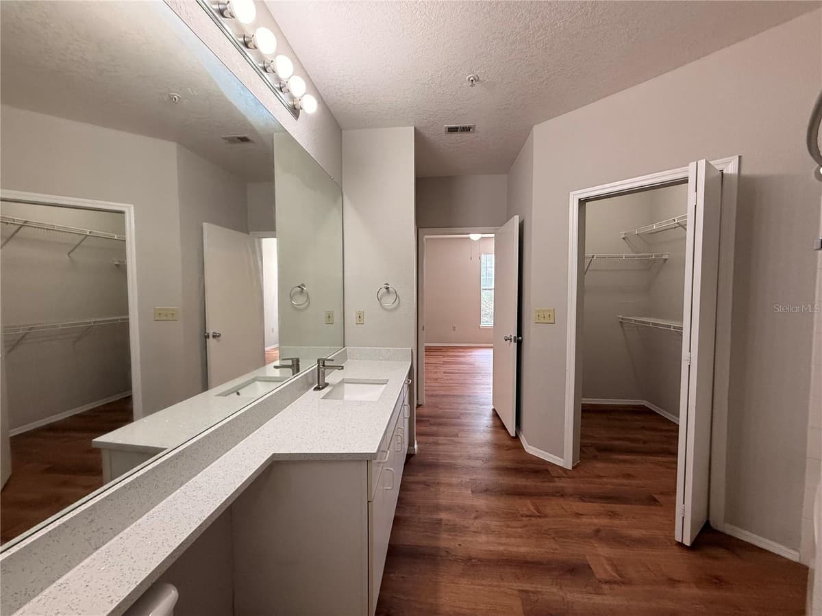 102 VISTA VERDI CIRCLE — photo 17 of 38