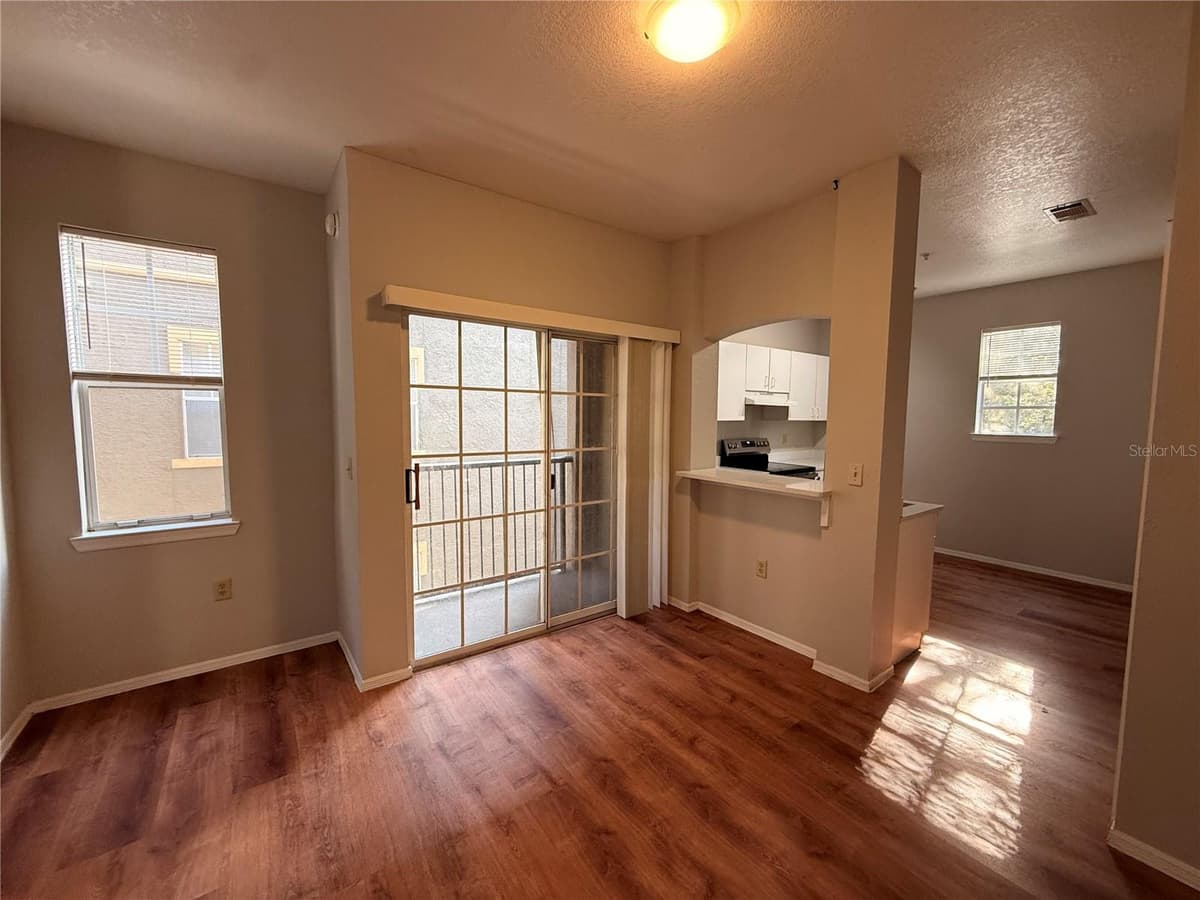 102 VISTA VERDI CIRCLE — photo 9 of 38