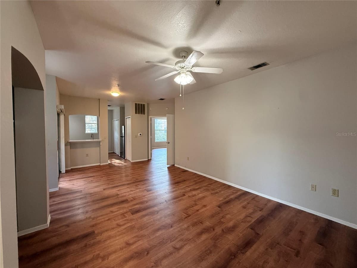 102 VISTA VERDI CIRCLE — photo 4 of 38