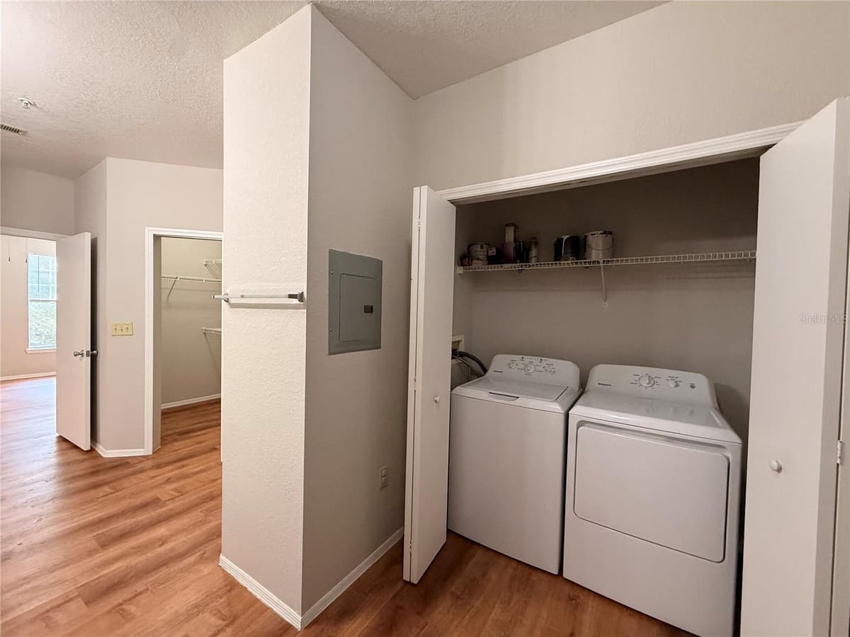 102 VISTA VERDI CIRCLE — photo 18 of 38
