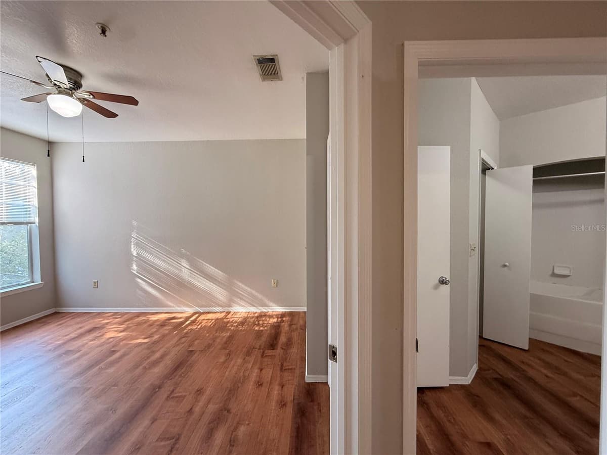 102 VISTA VERDI CIRCLE — photo 19 of 38