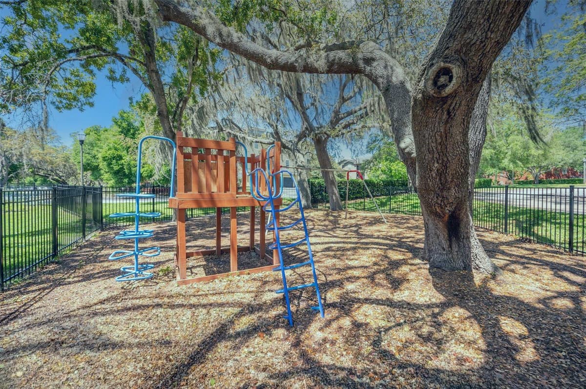 102 VISTA VERDI CIRCLE — photo 37 of 38