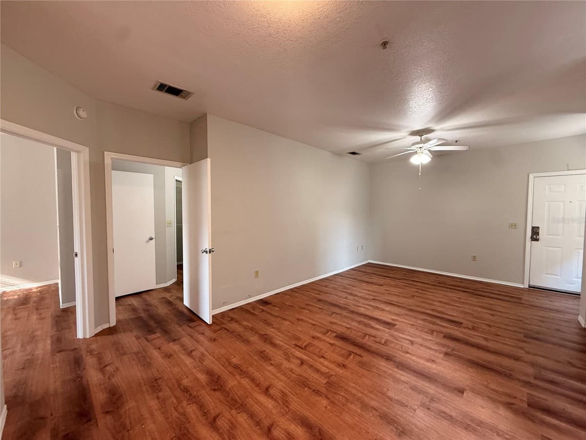 102 VISTA VERDI CIRCLE — photo 8 of 38