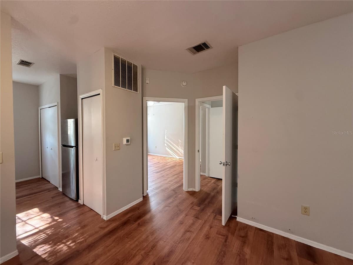 102 VISTA VERDI CIRCLE — photo 27 of 38