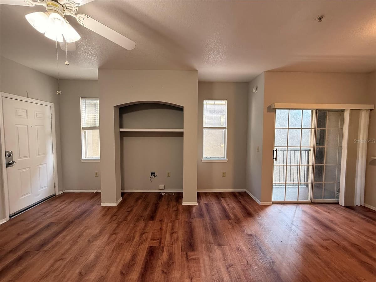 102 VISTA VERDI CIRCLE — photo 7 of 38
