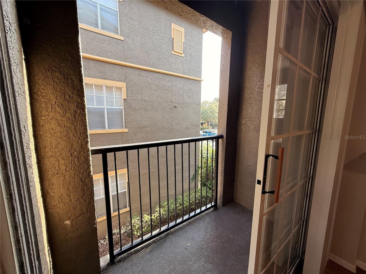 102 VISTA VERDI CIRCLE — photo 21 of 38