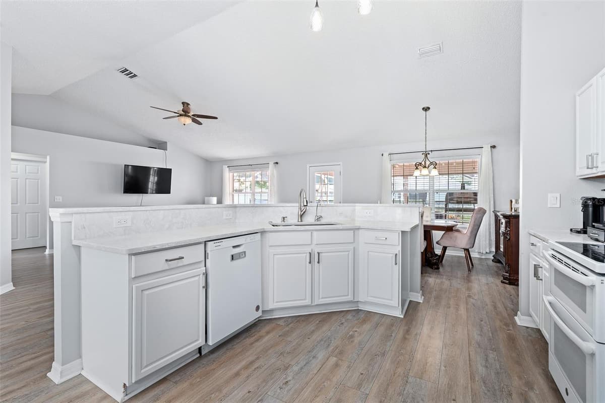 23 POWDER HILL LANE — photo 6 of 46
