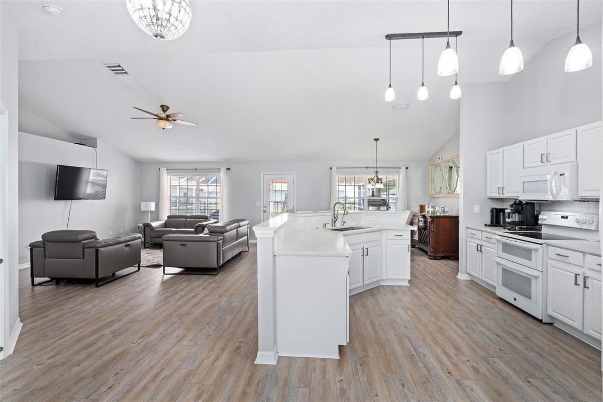 23 POWDER HILL LANE — photo 3 of 46