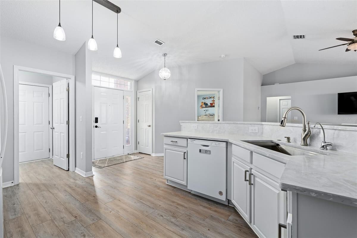 23 POWDER HILL LANE — photo 9 of 46