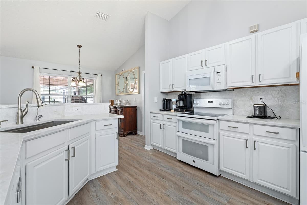 23 POWDER HILL LANE — photo 7 of 46
