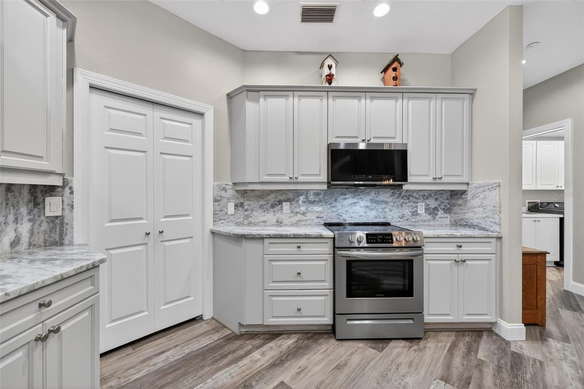 205 BRIGHTWATER DRIVE — photo 13 of 42