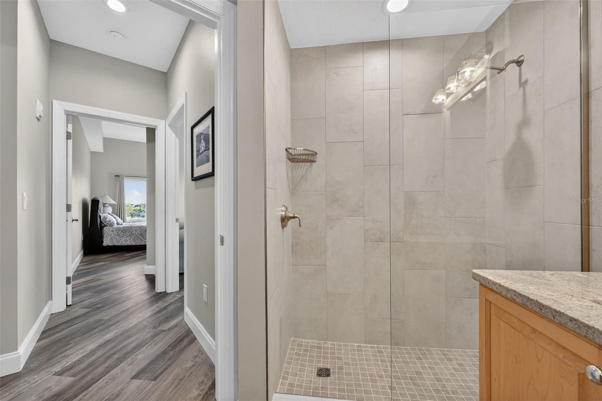 205 BRIGHTWATER DRIVE — photo 22 of 42