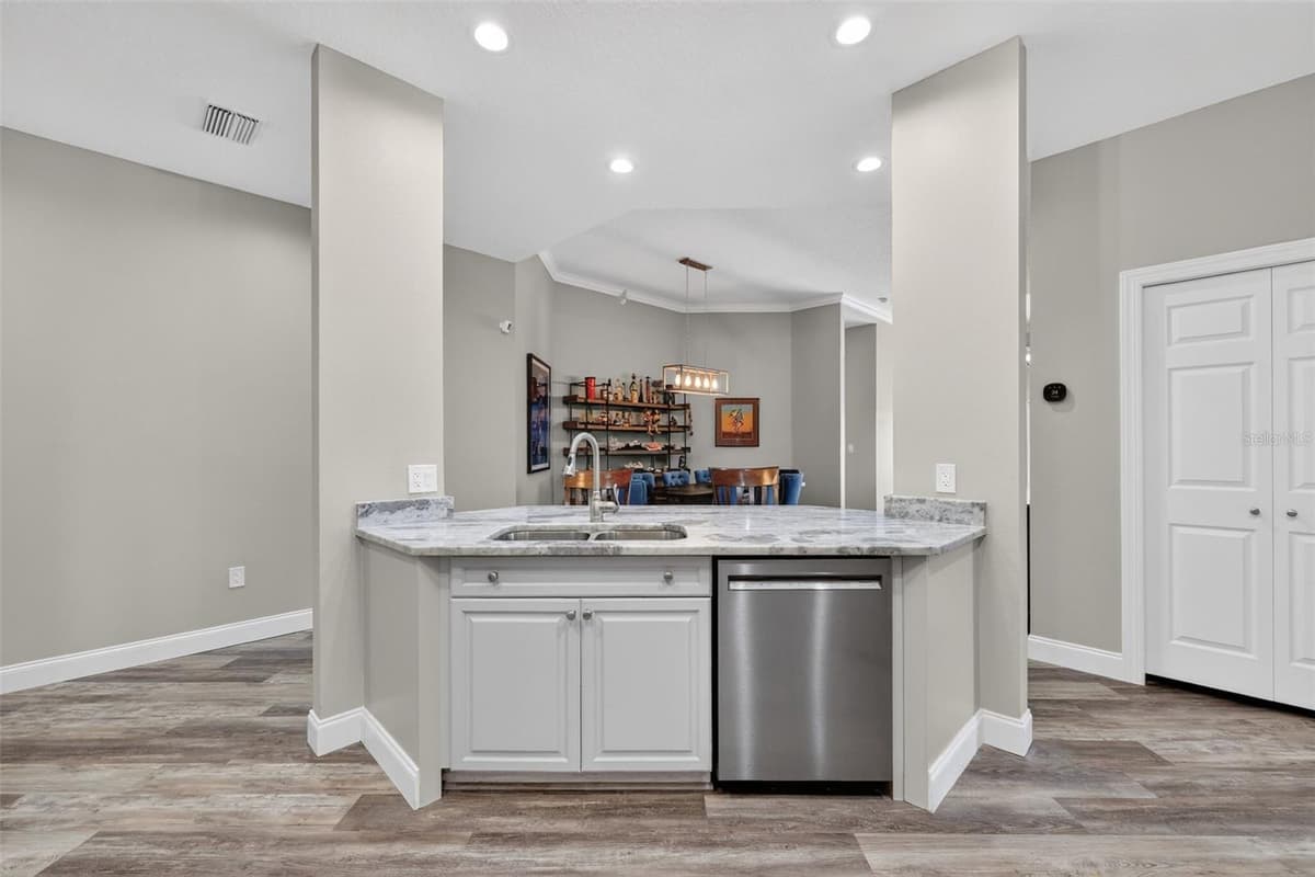 205 BRIGHTWATER DRIVE — photo 14 of 42
