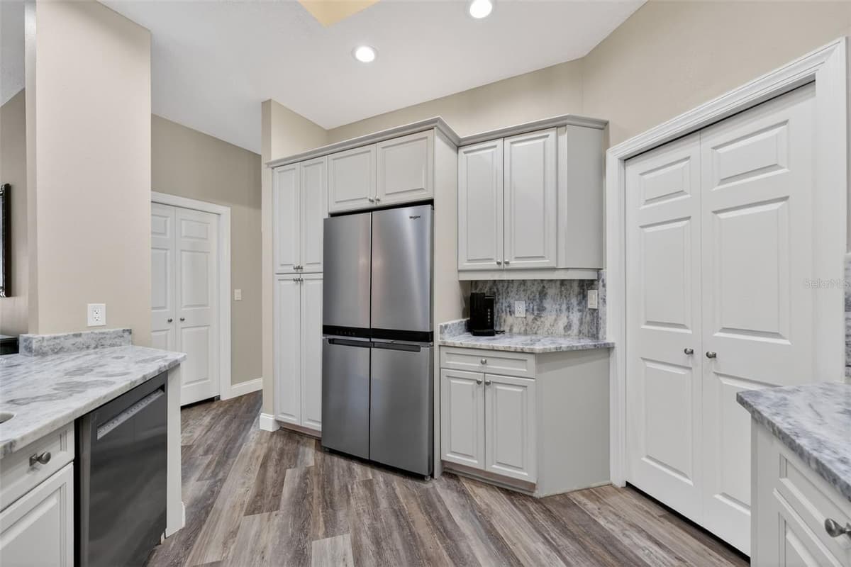 205 BRIGHTWATER DRIVE — photo 15 of 42