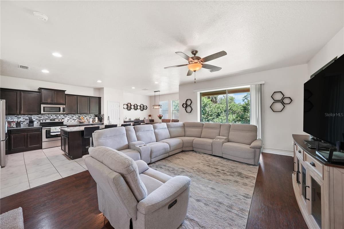 8415 LOBLOLLY PINE COURT — photo 3 of 38