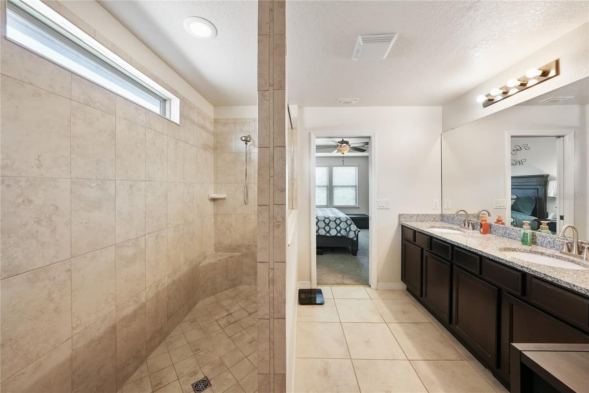 8415 LOBLOLLY PINE COURT — photo 14 of 38