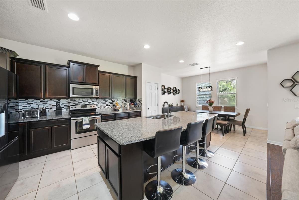 8415 LOBLOLLY PINE COURT — photo 5 of 38