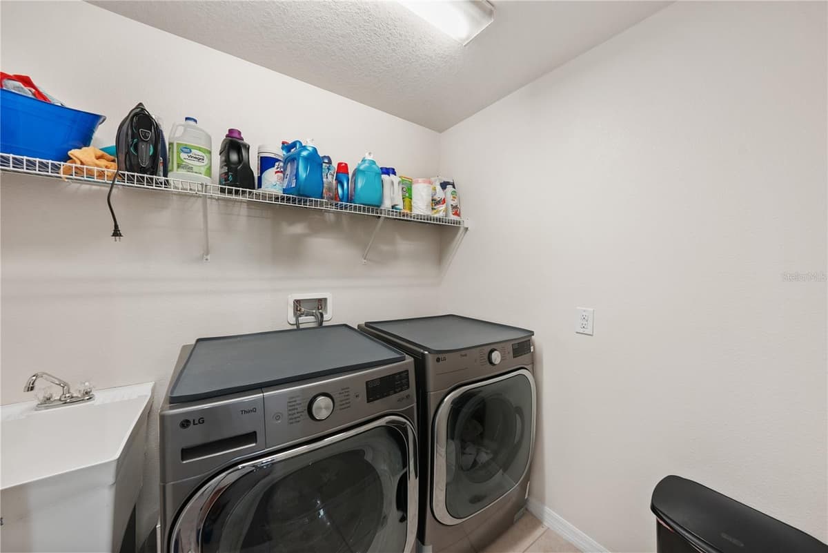 8415 LOBLOLLY PINE COURT — photo 17 of 38