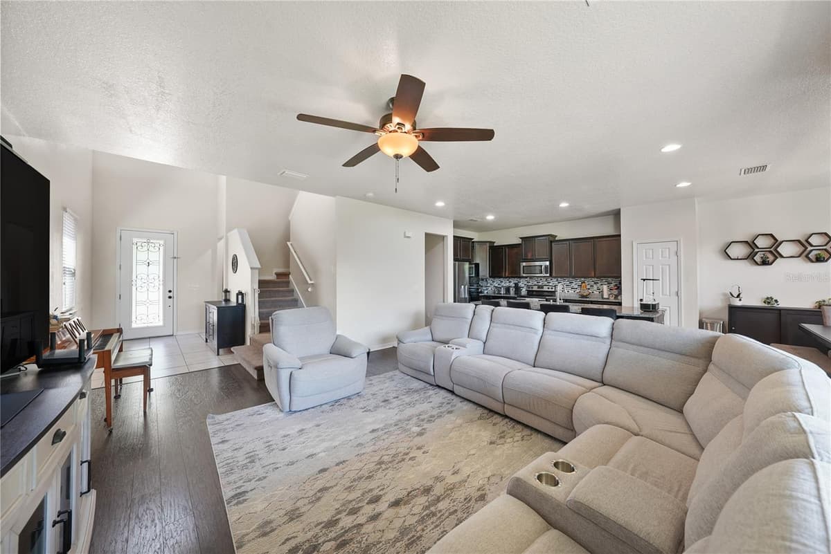 8415 LOBLOLLY PINE COURT — photo 4 of 38
