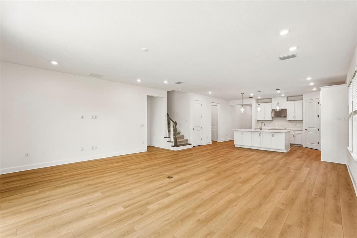 7024 FOXBORO WAY — photo 8 of 49