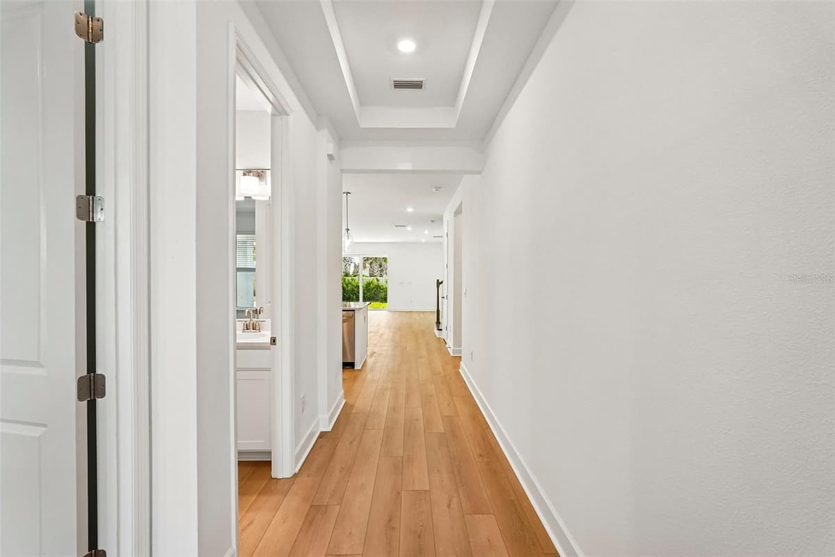 7024 FOXBORO WAY — photo 12 of 49