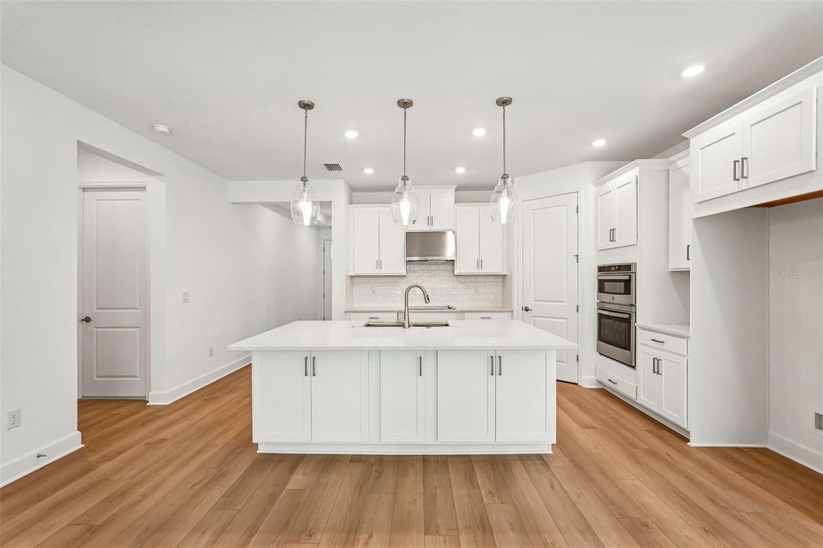7024 FOXBORO WAY — photo 3 of 49