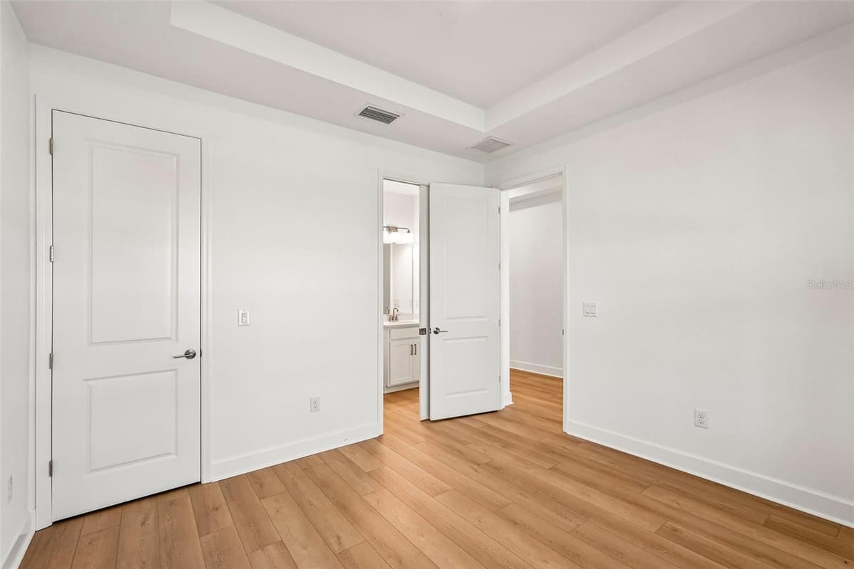 7024 FOXBORO WAY — photo 14 of 49