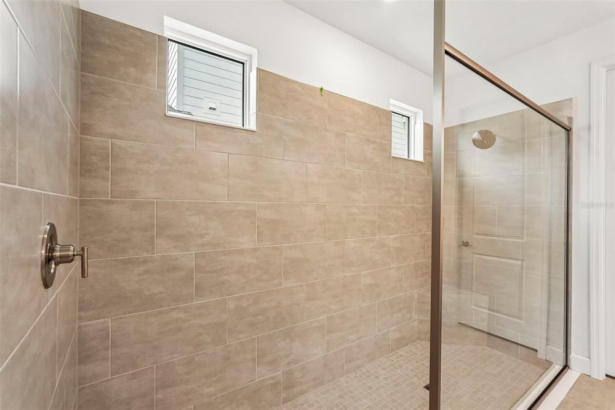 7024 FOXBORO WAY — photo 5 of 49