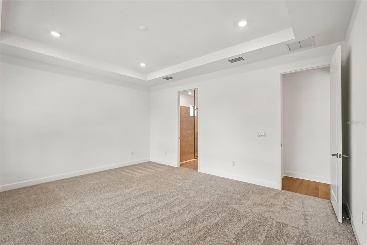 7024 FOXBORO WAY — photo 20 of 49