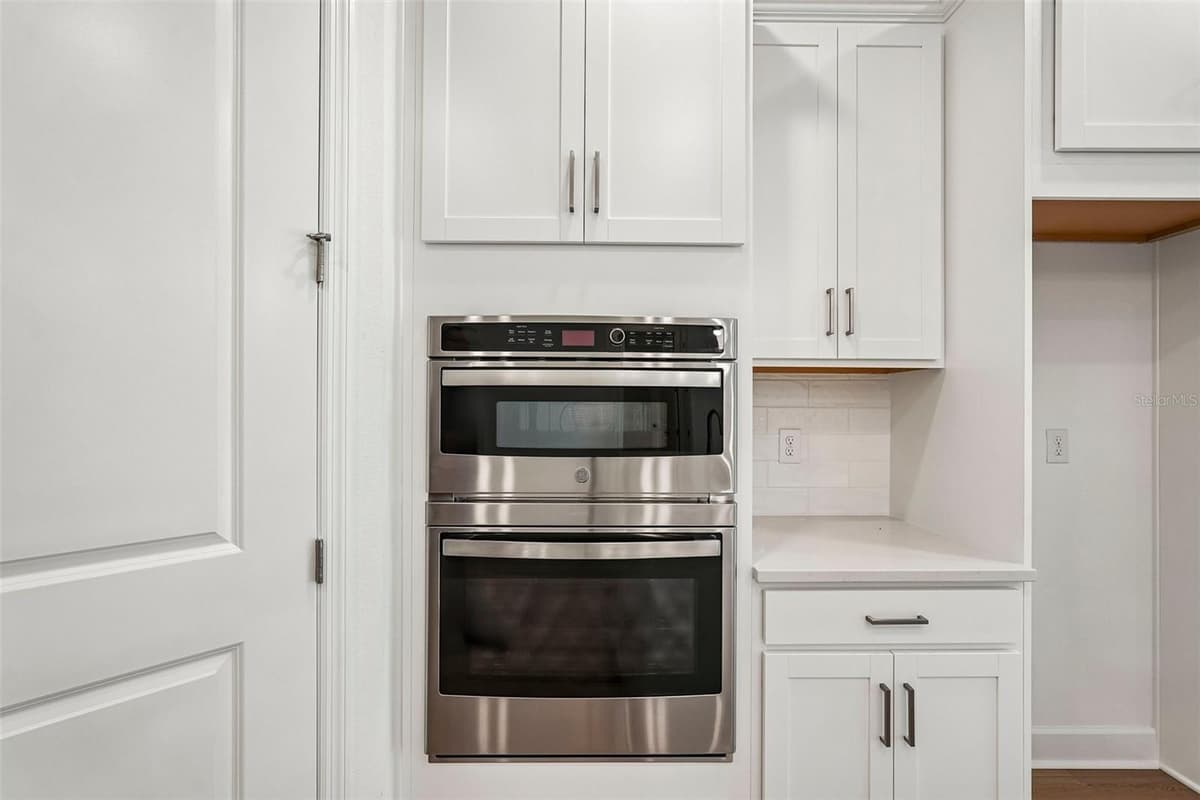 7024 FOXBORO WAY — photo 11 of 49