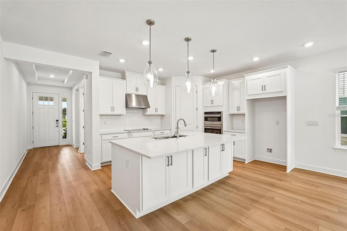 7024 FOXBORO WAY — photo 9 of 49