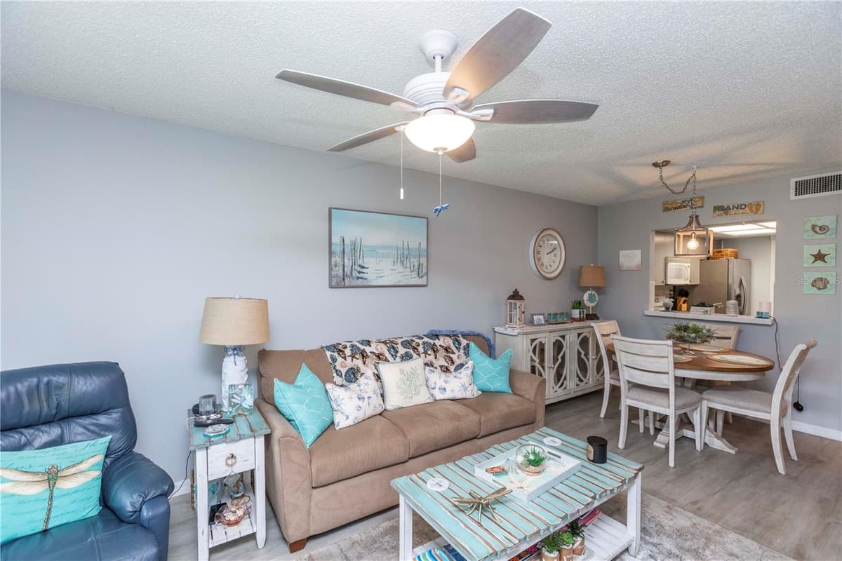 11140 CARRIAGE HILL DRIVE — photo 11 of 43