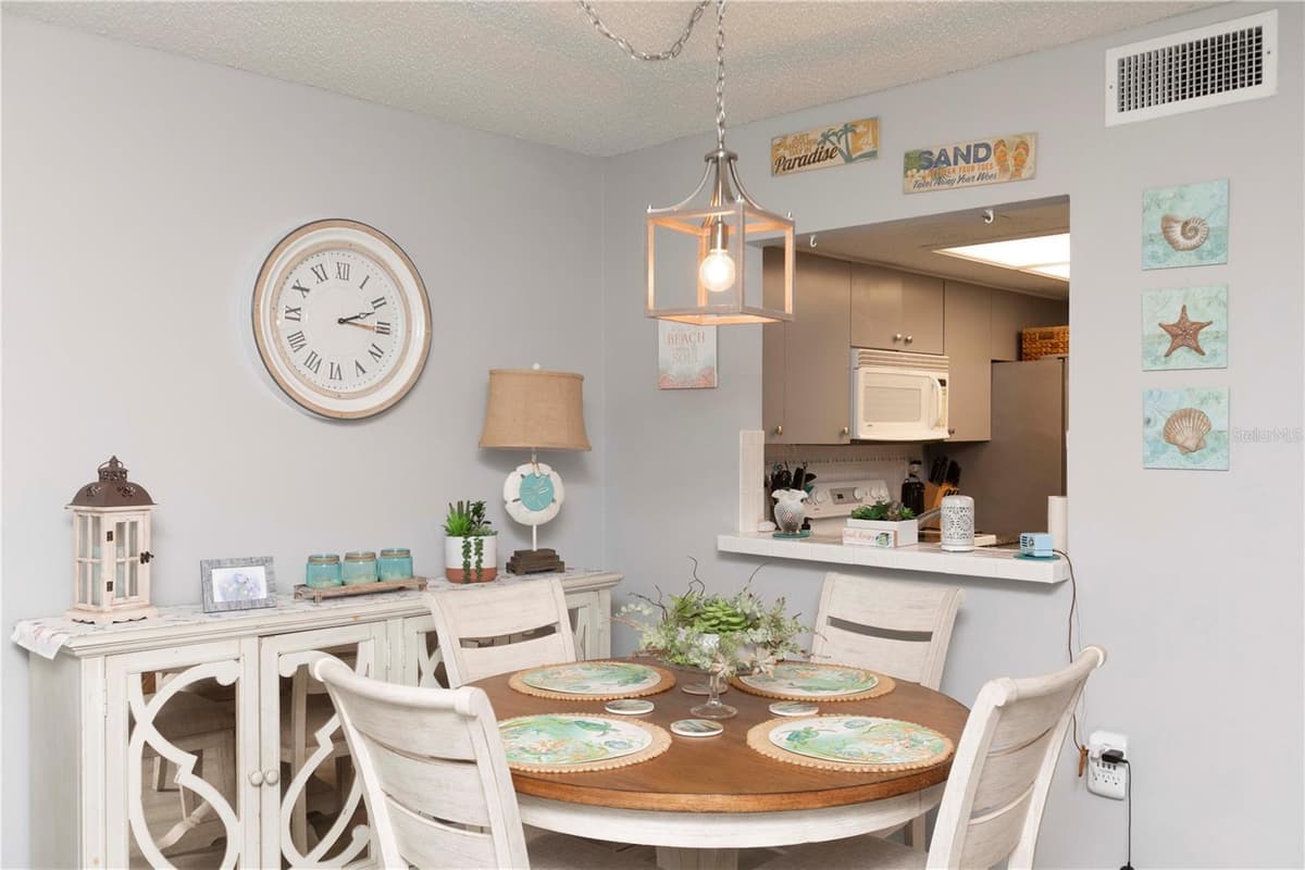 11140 CARRIAGE HILL DRIVE — photo 9 of 43