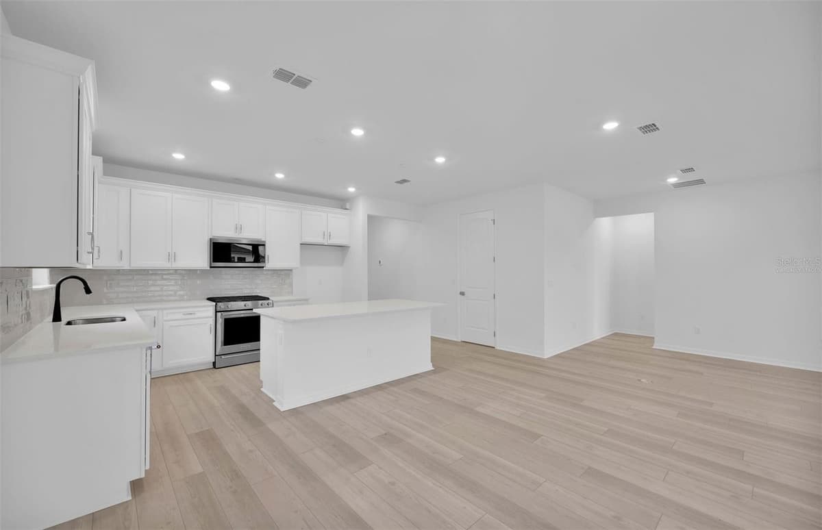 83 LAKE MANATEE DRIVE — photo 8 of 37
