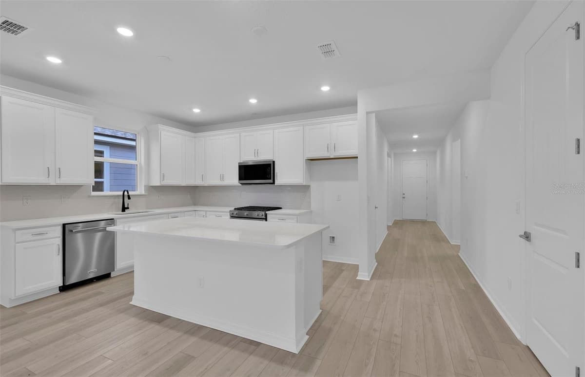 83 LAKE MANATEE DRIVE — photo 6 of 37