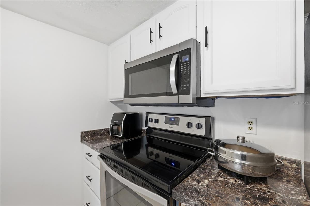 1025 PARK AVENUE — photo 15 of 39