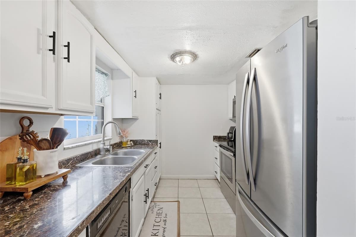 1025 PARK AVENUE — photo 11 of 39