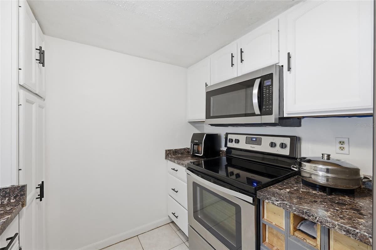 1025 PARK AVENUE — photo 14 of 39