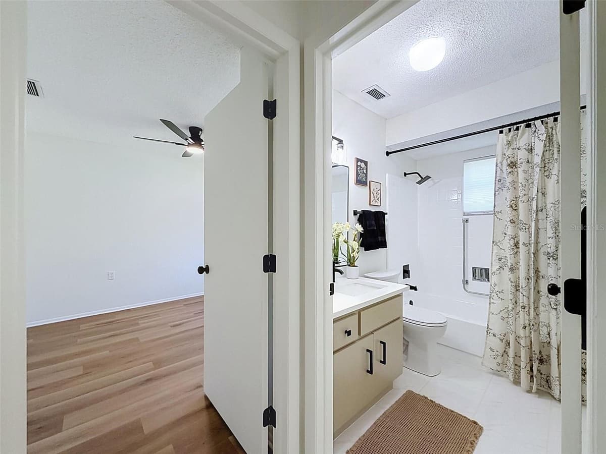 10819 LOS SANTOS DR — photo 16 of 22