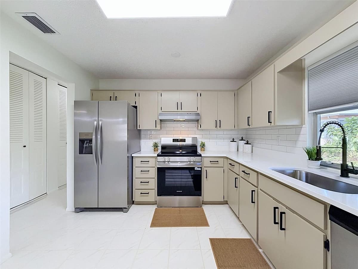 10819 LOS SANTOS DR — photo 10 of 22