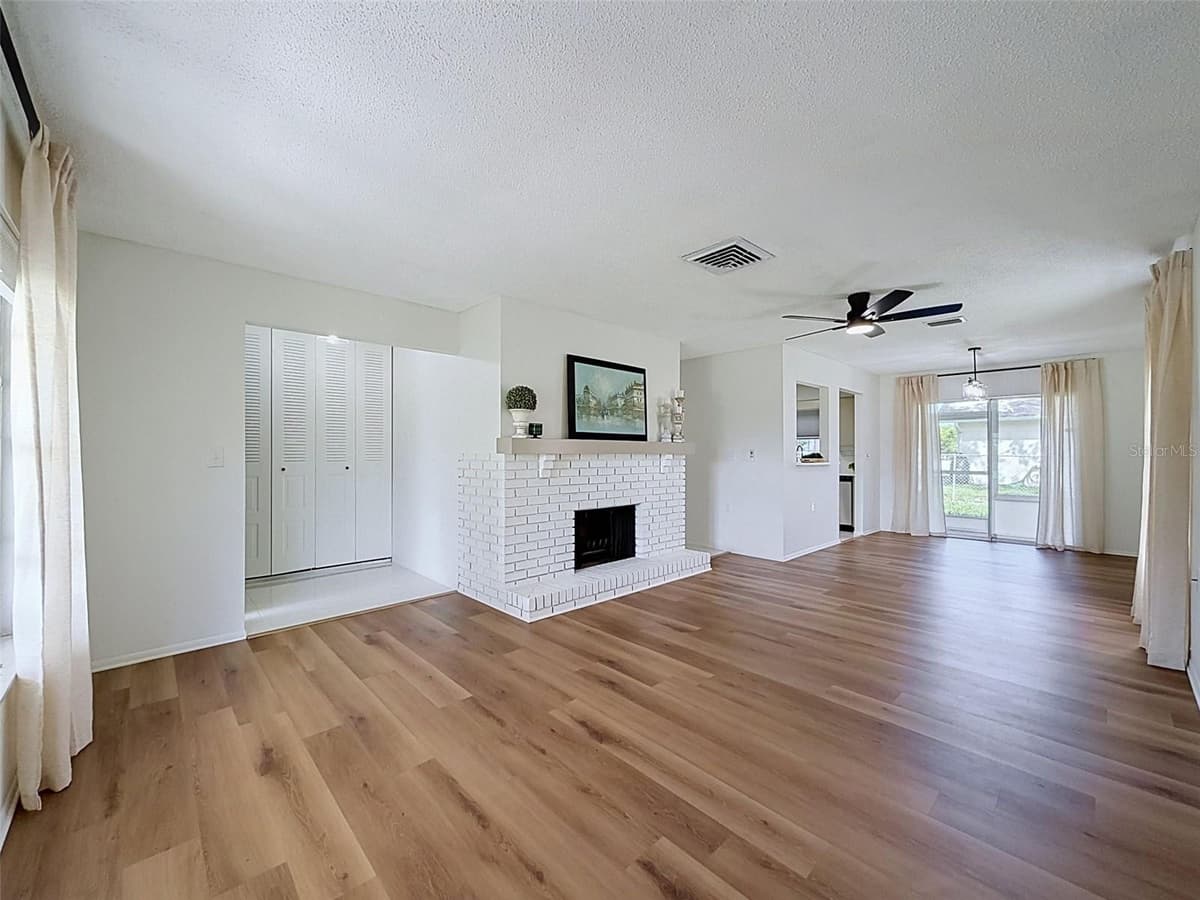 10819 LOS SANTOS DR — photo 5 of 22