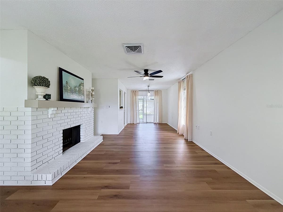 10819 LOS SANTOS DR — photo 6 of 22