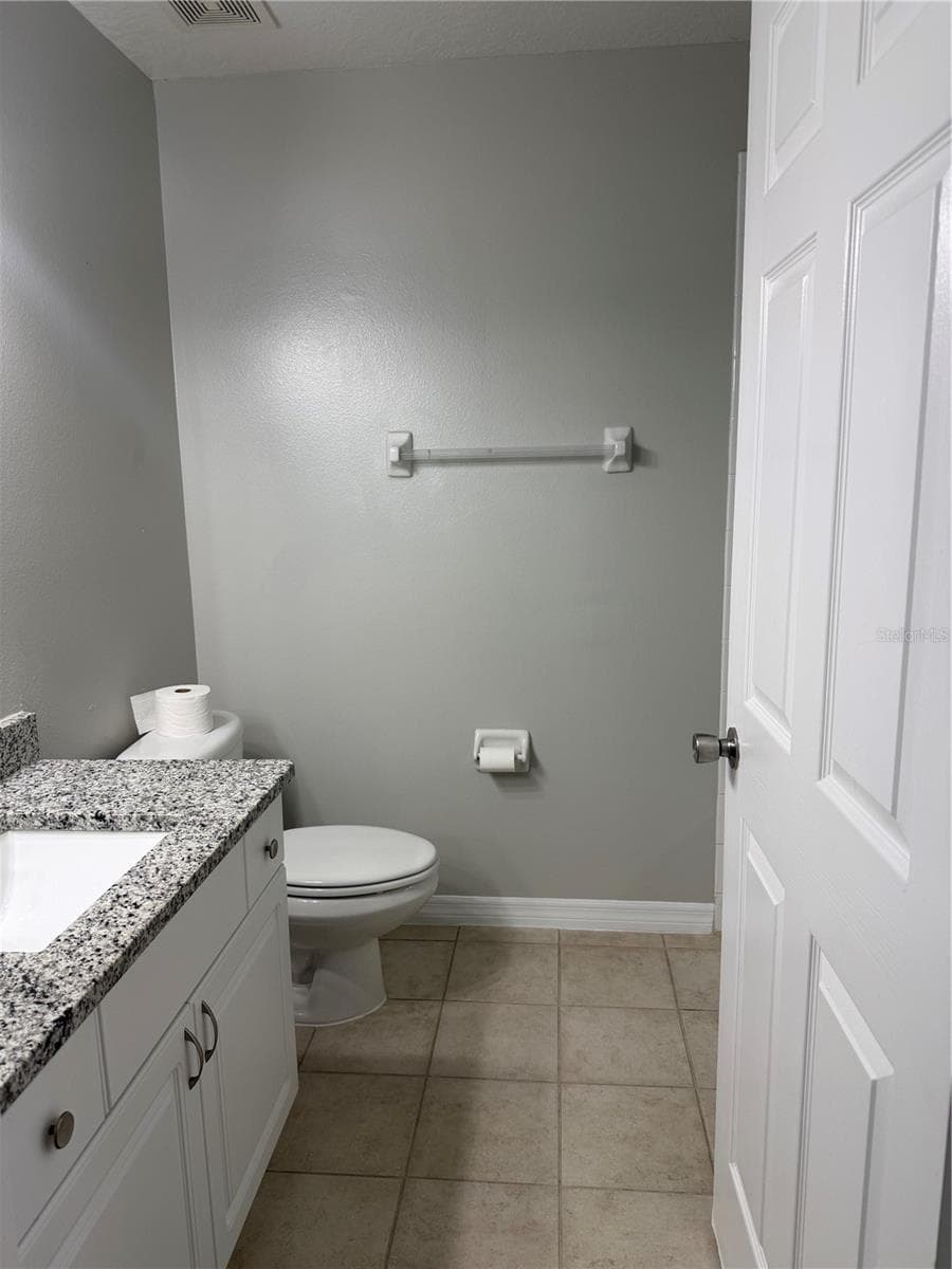 21015 MARKET STREET — photo 14 of 21