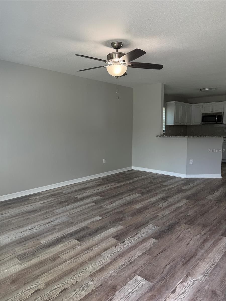 21015 MARKET STREET — photo 9 of 21