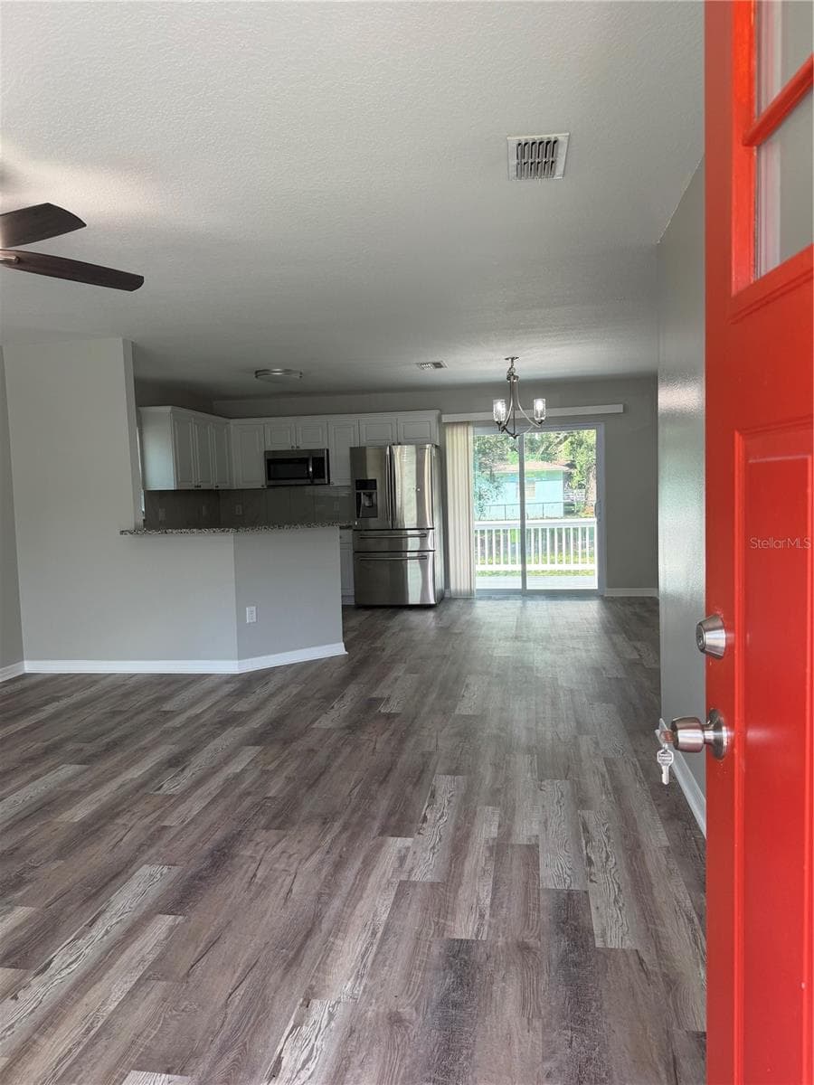 21015 MARKET STREET — photo 8 of 21